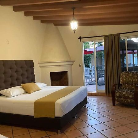 Casa Maria Emilia Hotel Cuernavaca Ngoại thất bức ảnh